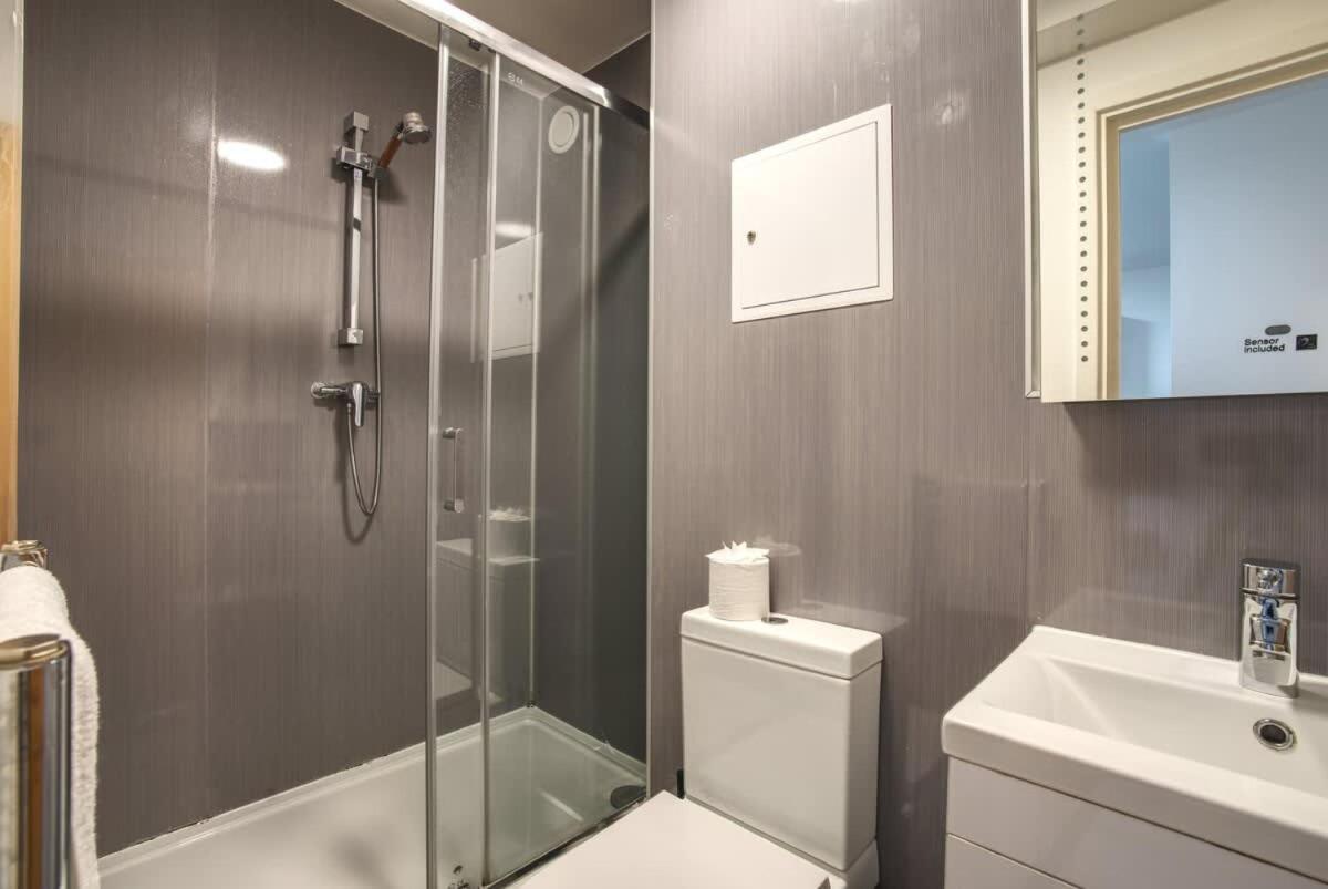 2Br City Centre Apt, Self Check In, Wifi, By Derbnb Sheffield Luaran gambar